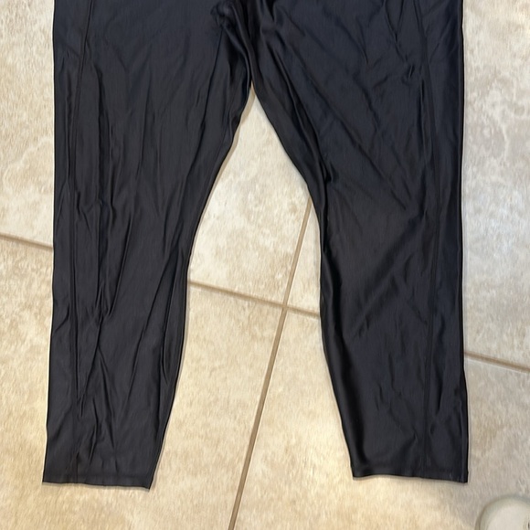 NWT! Fabletics Oasis Purelux High Waisted Shine 7/8 Leggings Black Pockets - Picture 7 of 9